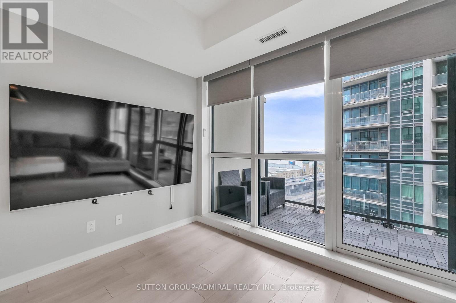 #1315 51 EAST LIBERTY STREET - 16