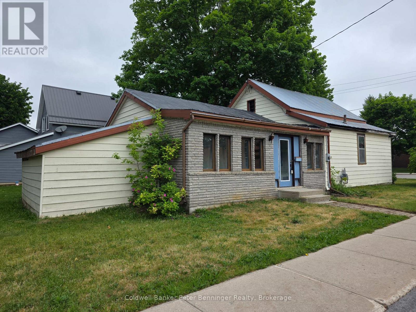 21 PETER STREET S - 1