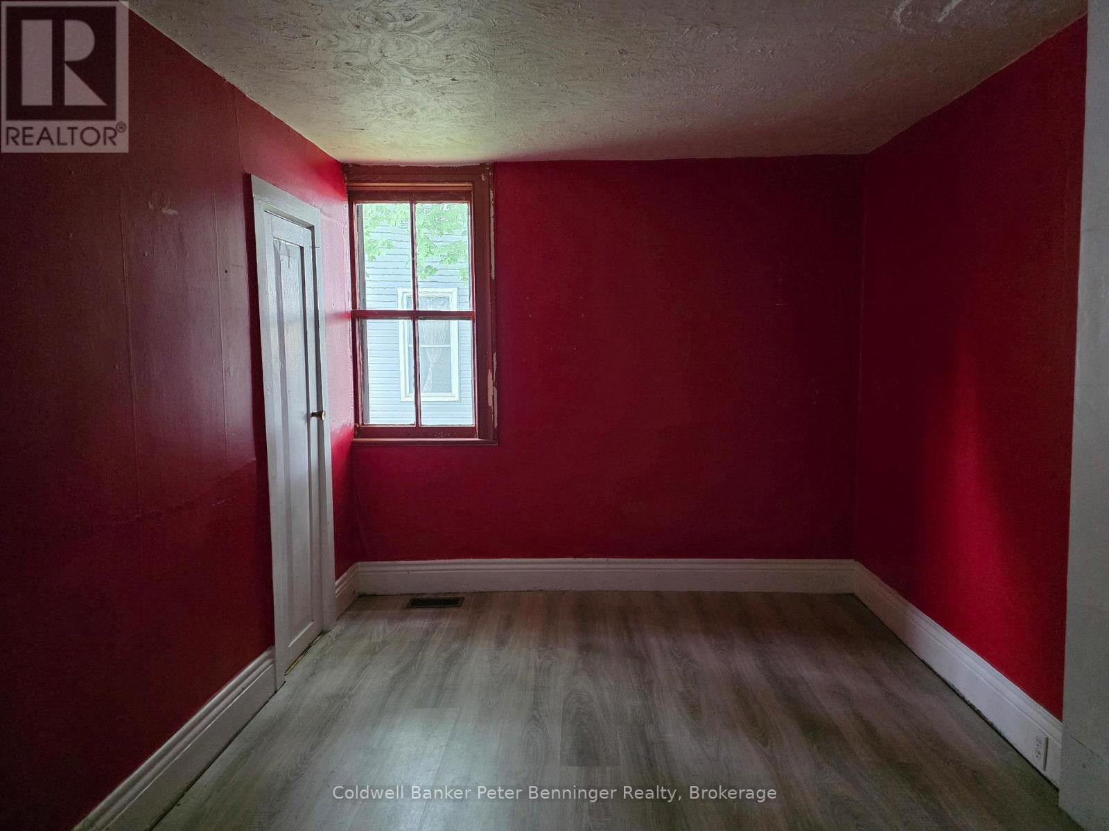 21 PETER STREET S - 11