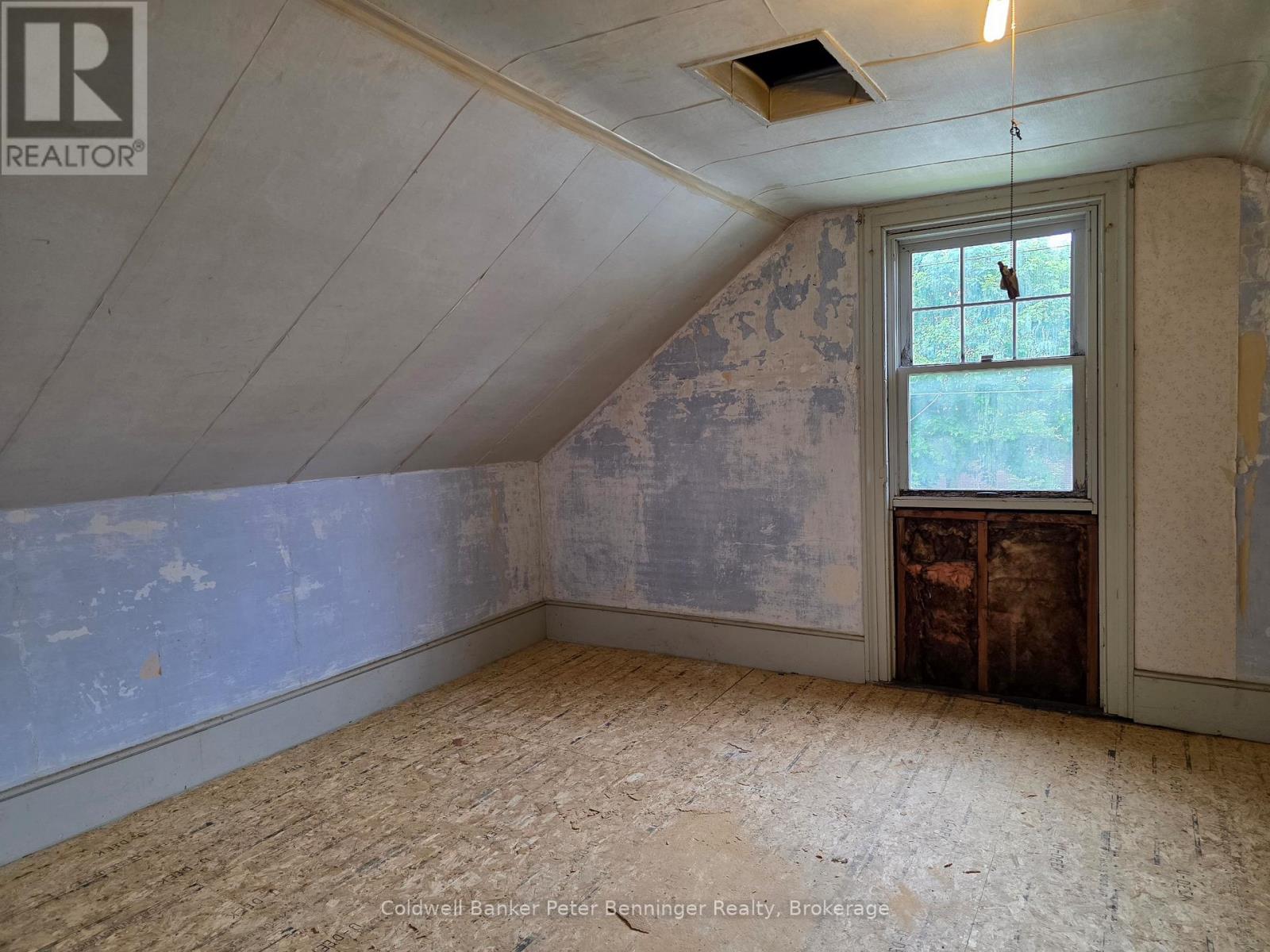 21 PETER STREET S - 15