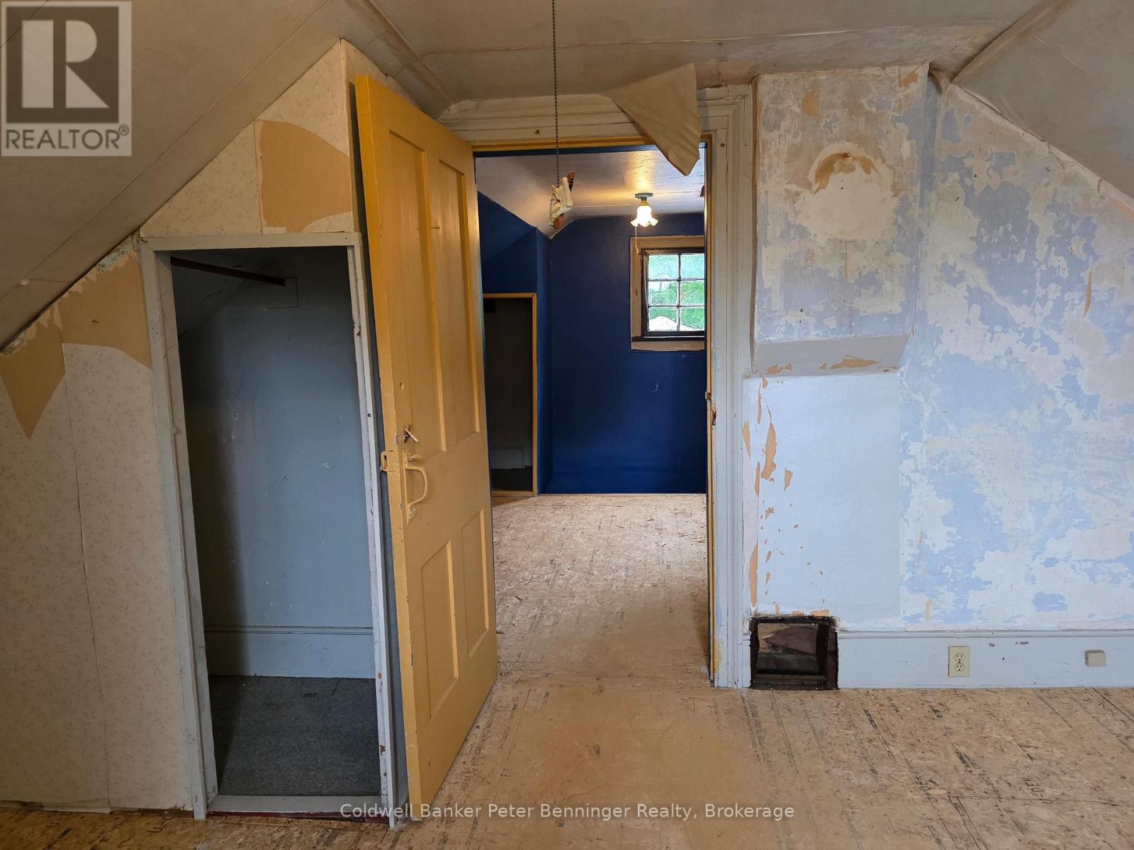 21 PETER STREET S - 17