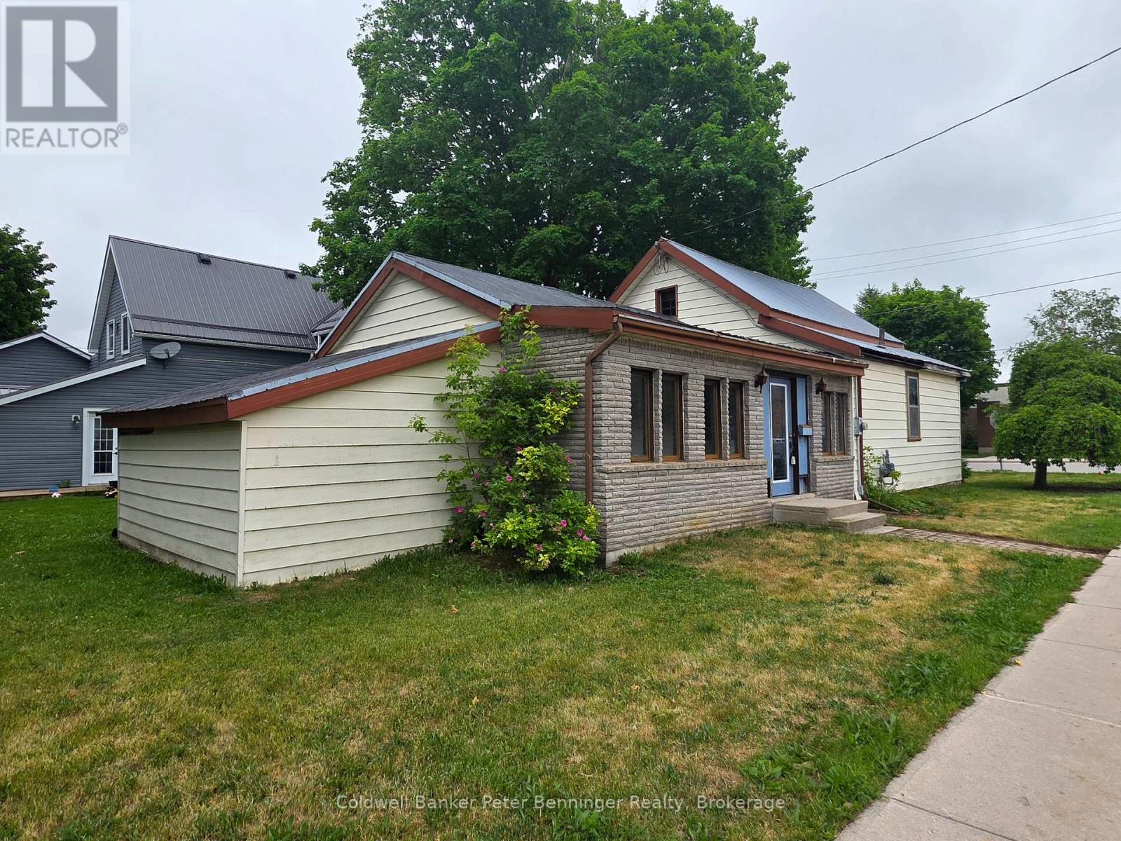 21 PETER STREET S - 20