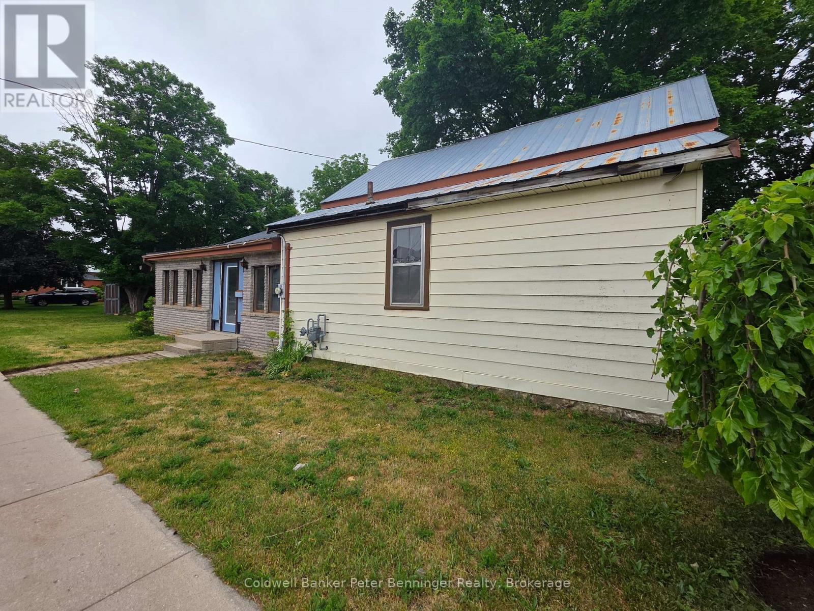 21 PETER STREET S - 3