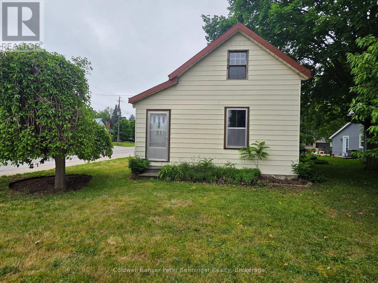 21 PETER STREET S - 4