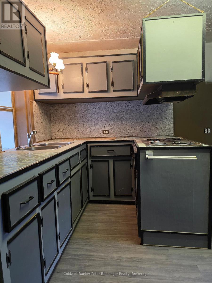 21 PETER STREET S - 6