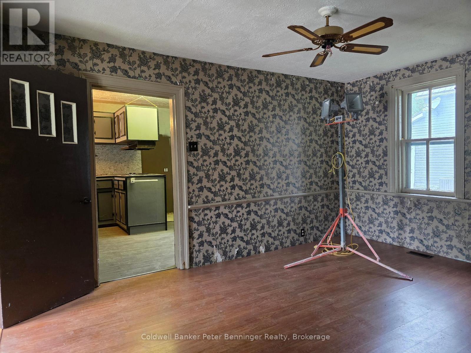 21 PETER STREET S - 9