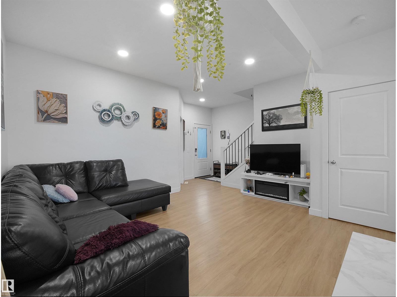 19316 29 AV NW - photo 5