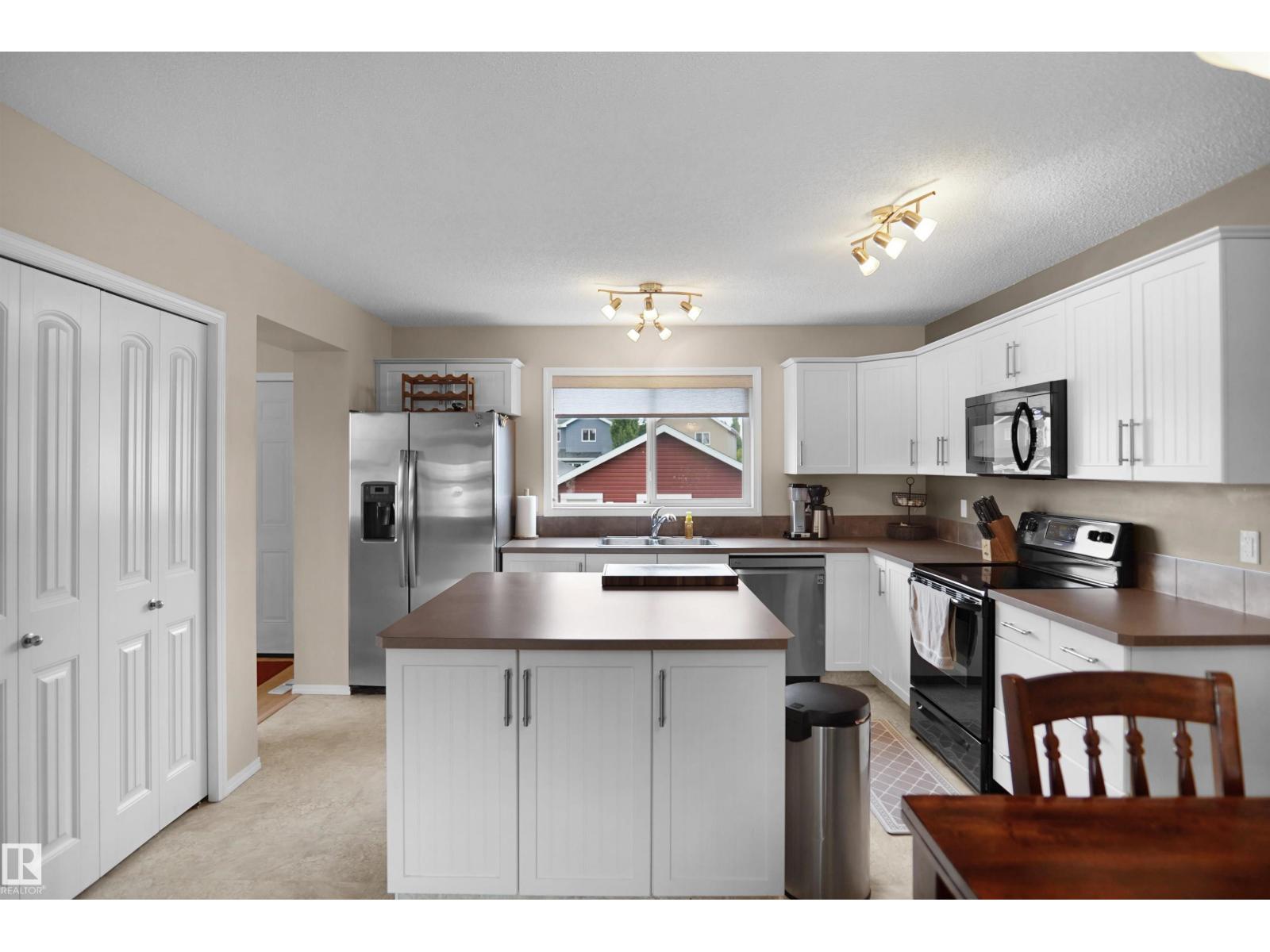 292 SIMMONDS WY — photo 15