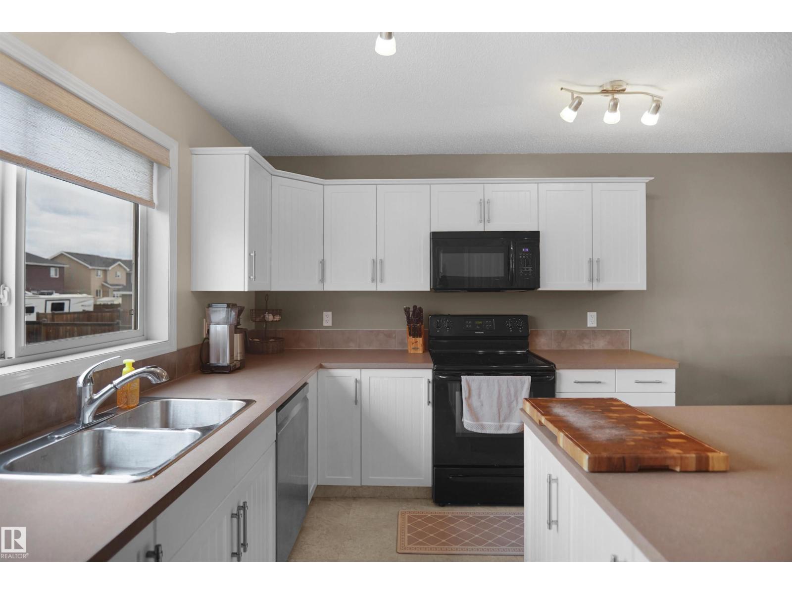 292 SIMMONDS WY — photo 17