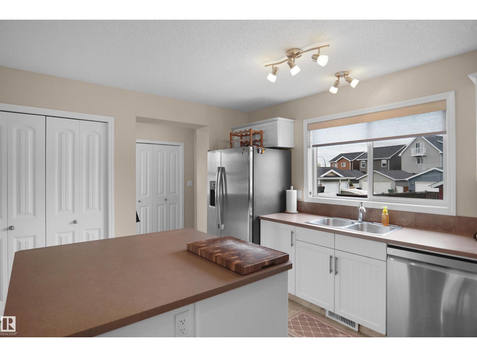 292 SIMMONDS WY — photo 20
