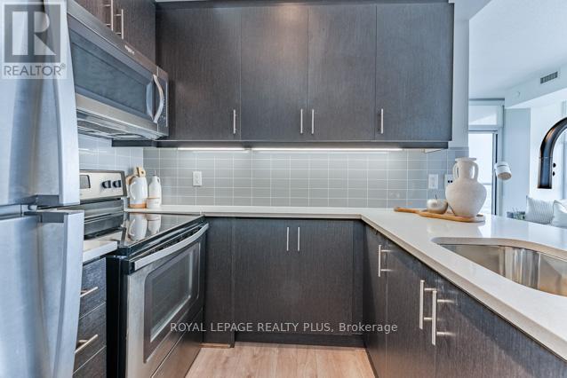 ##1907 15 ZORRA STREET - 13
