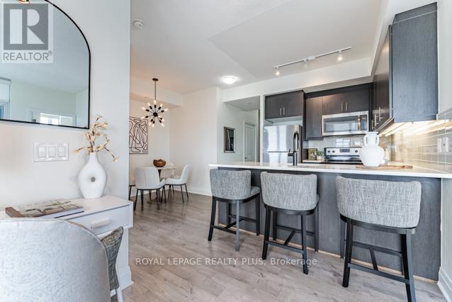 ##1907 15 ZORRA STREET - 18