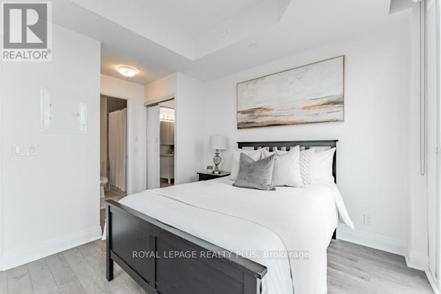 ##1907 15 ZORRA STREET - 21