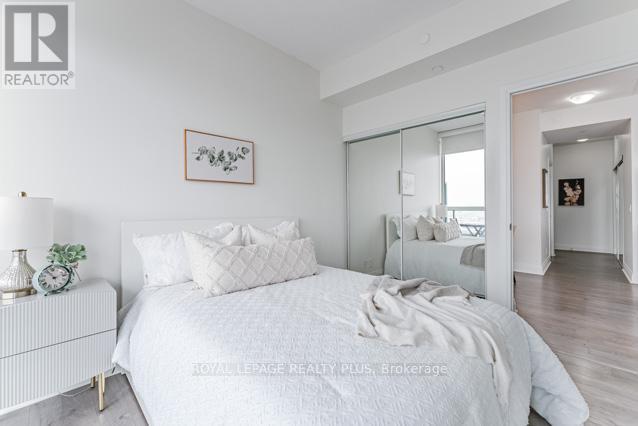 ##1907 15 ZORRA STREET - 25