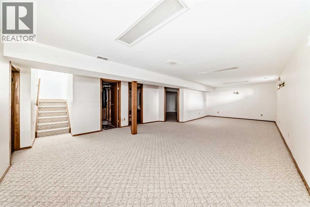36 Woodside Close NW — photo 32