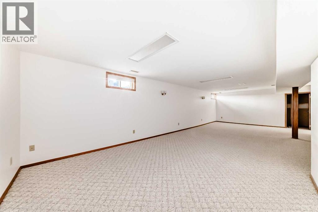 36 Woodside Close NW — photo 34