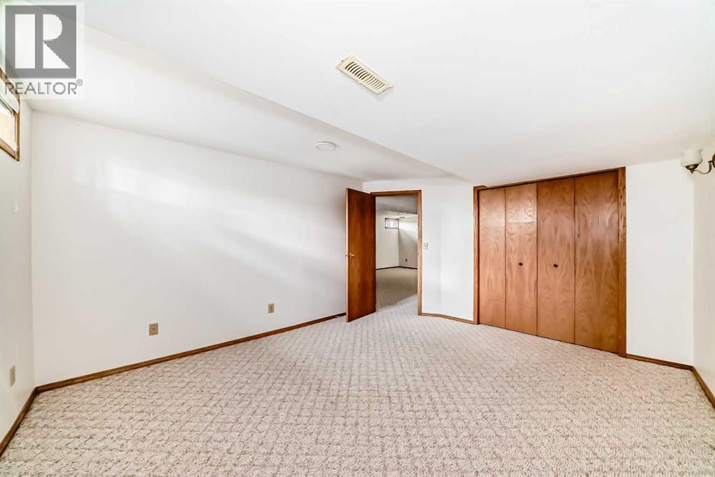 36 Woodside Close NW — photo 36