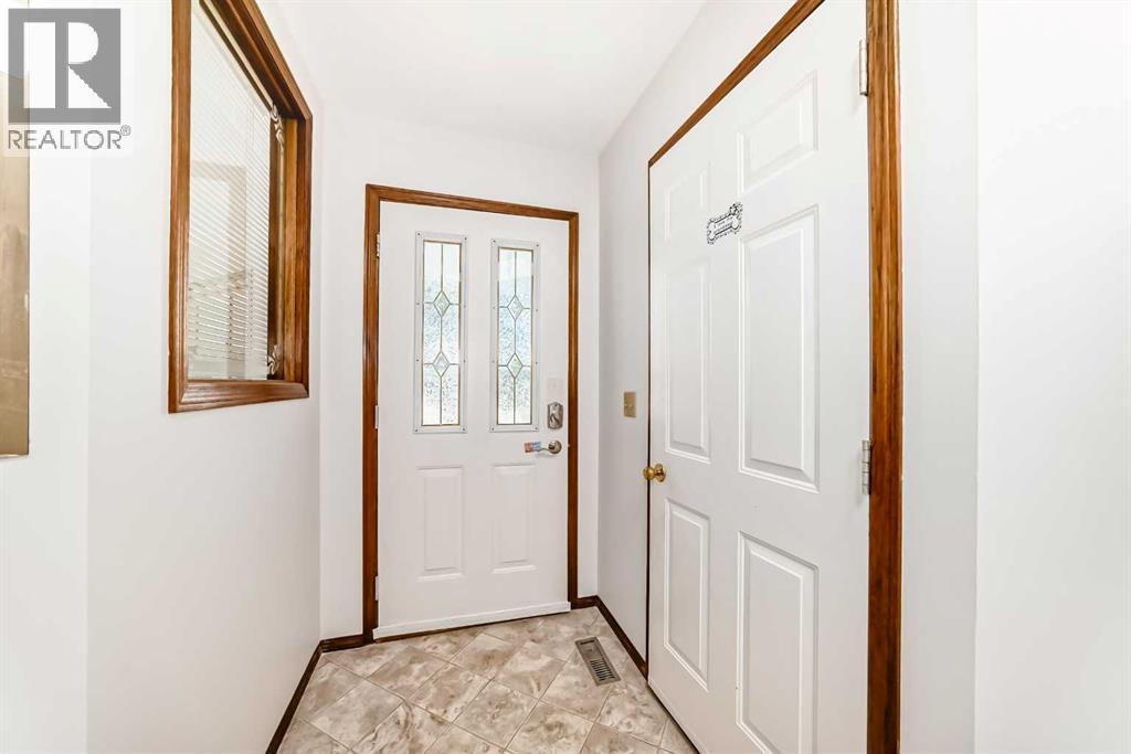 36 Woodside Close NW - photo 2