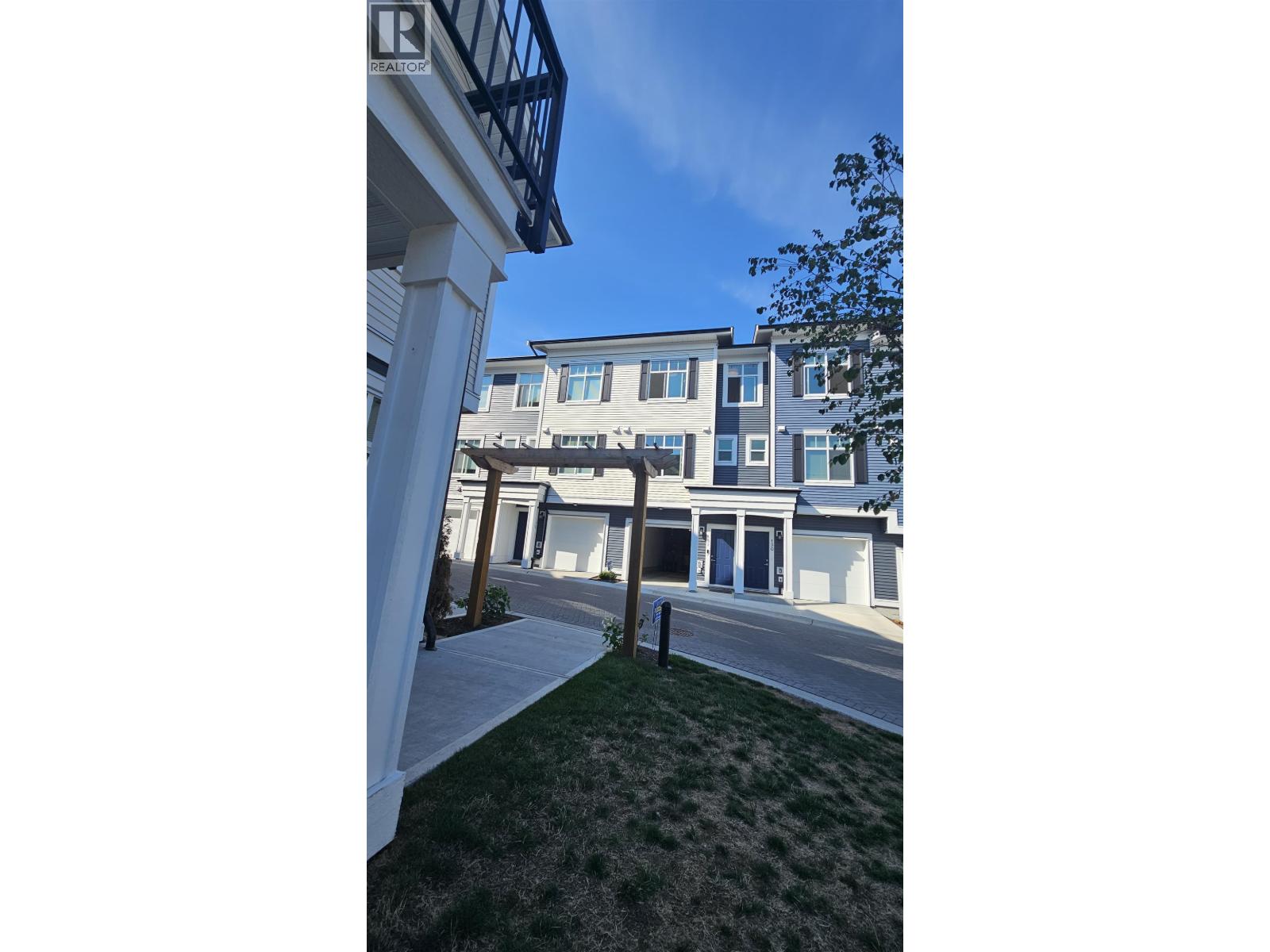 131 3565 BAYCREST AVENUE — photo 3