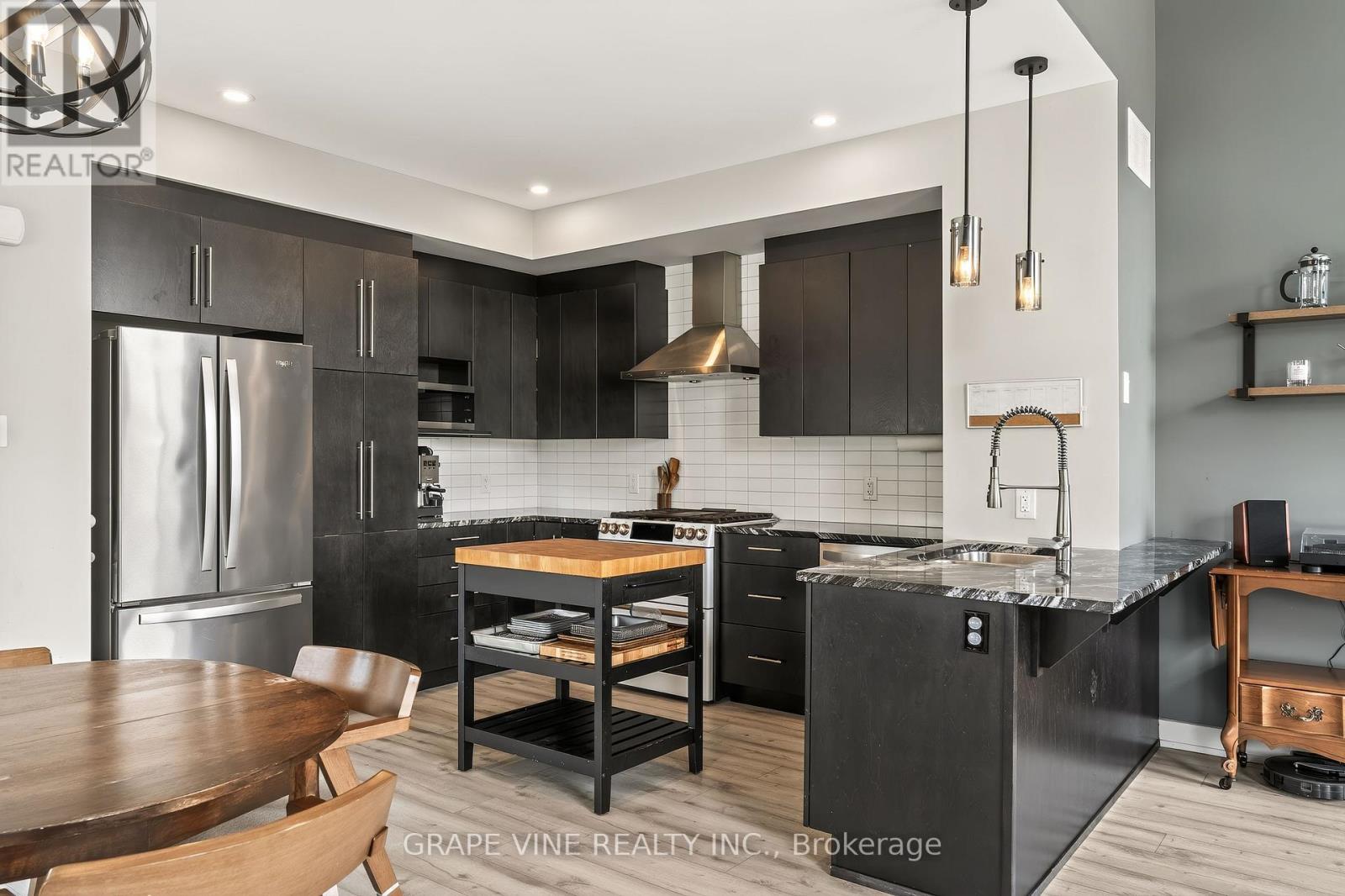 3 Bed, 5 Bath House for Sale in Ottawa – 4802 ABBOTT STREET E, Ottawa – MLS# X13434970 - Image 11