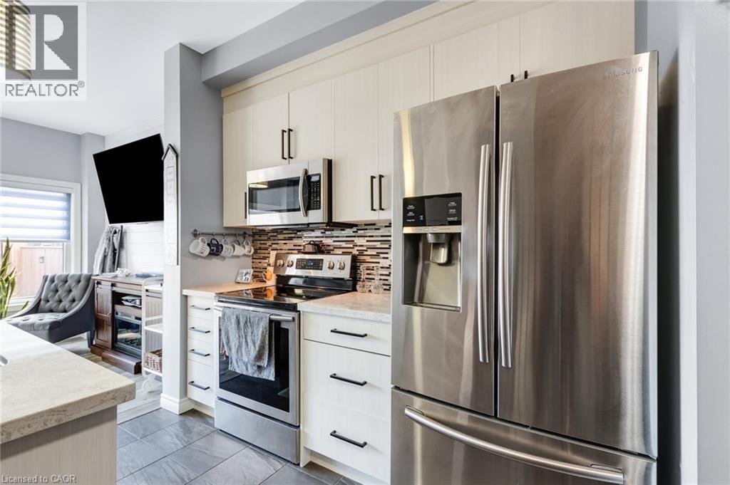 688 DUNN Avenue - 9