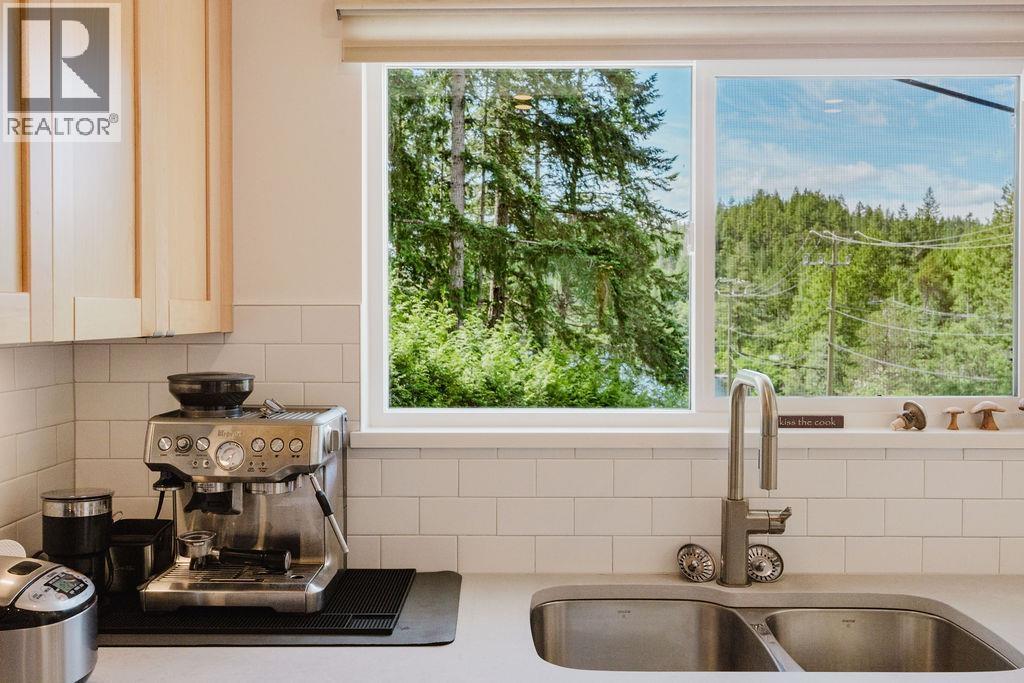 5079 ELLIOT ROAD, Pender Harbour