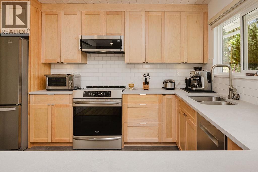 5079 ELLIOT ROAD, Pender Harbour