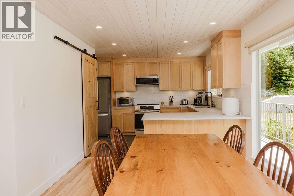 5079 ELLIOT ROAD, Pender Harbour