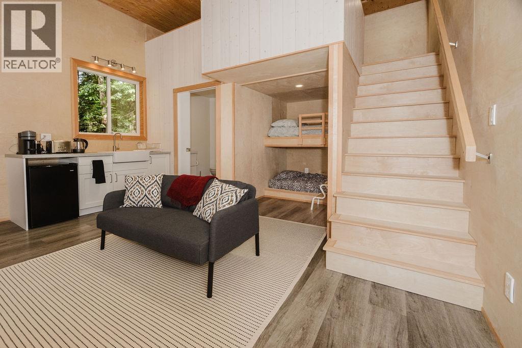 5079 ELLIOT ROAD, Pender Harbour