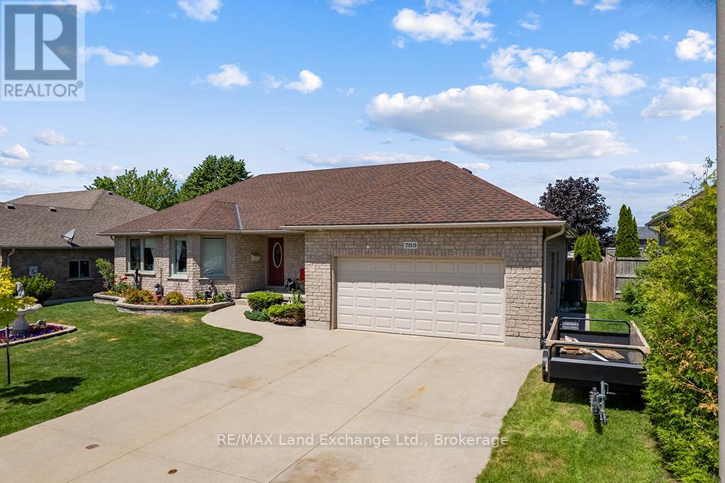 785 WOODLAND DRIVE - Image 3