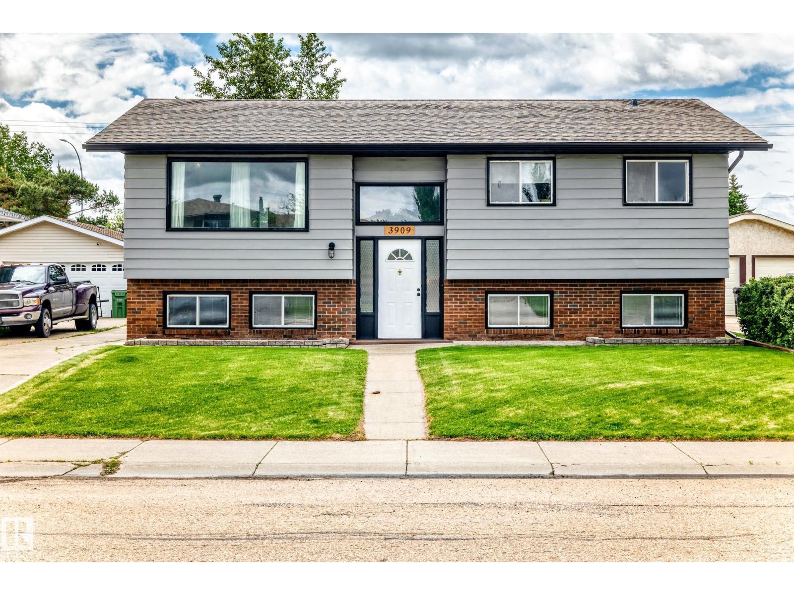 3909 39 AV - photo 2