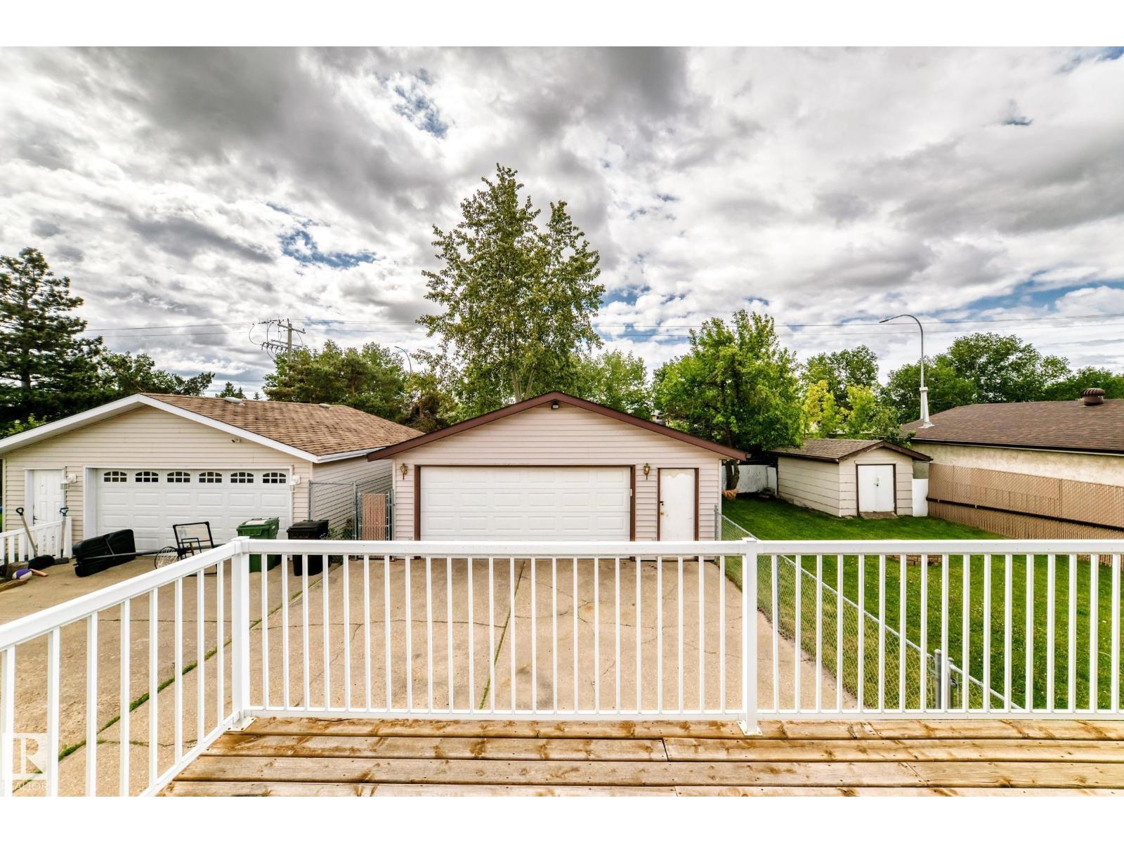 3909 39 AV — photo 20