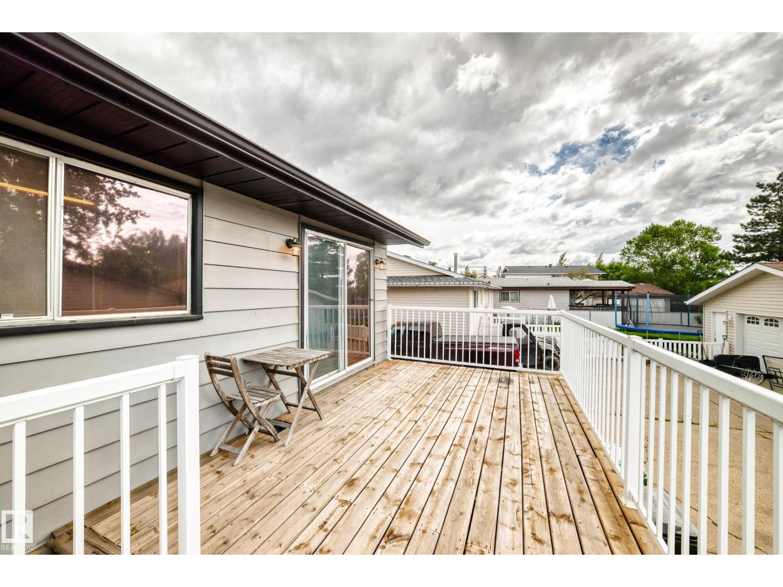 3909 39 AV — photo 24