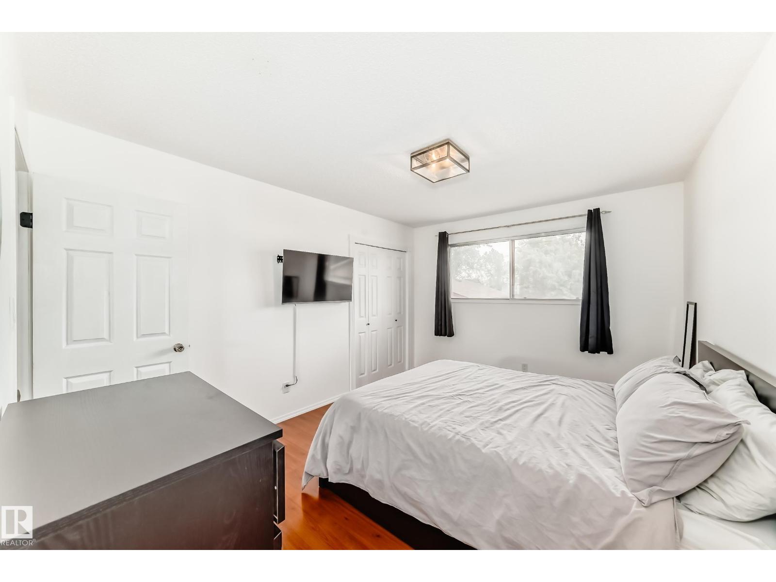 3909 39 AV — photo 26