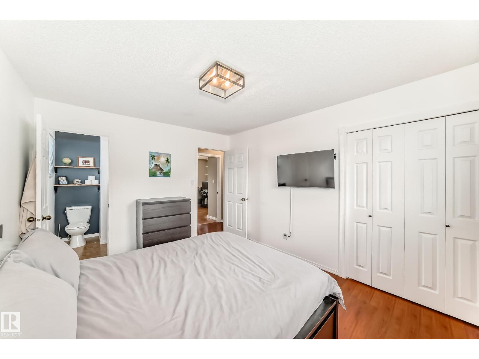 3909 39 AV — photo 27