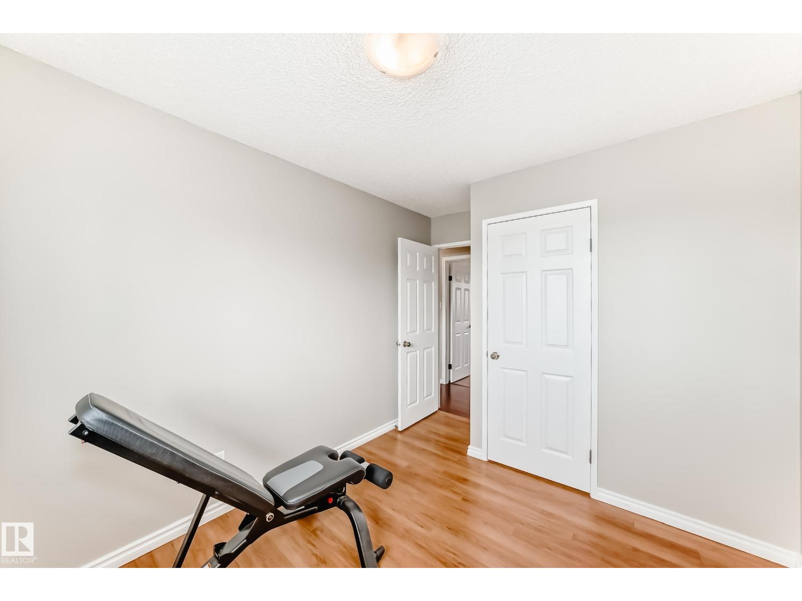 3909 39 AV — photo 30