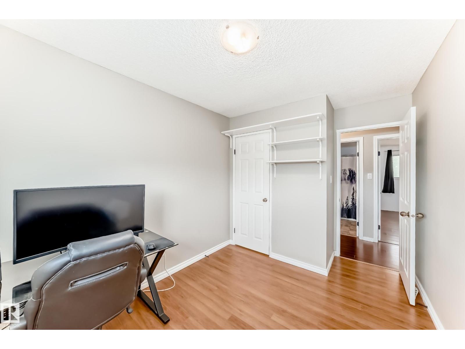 3909 39 AV — photo 32