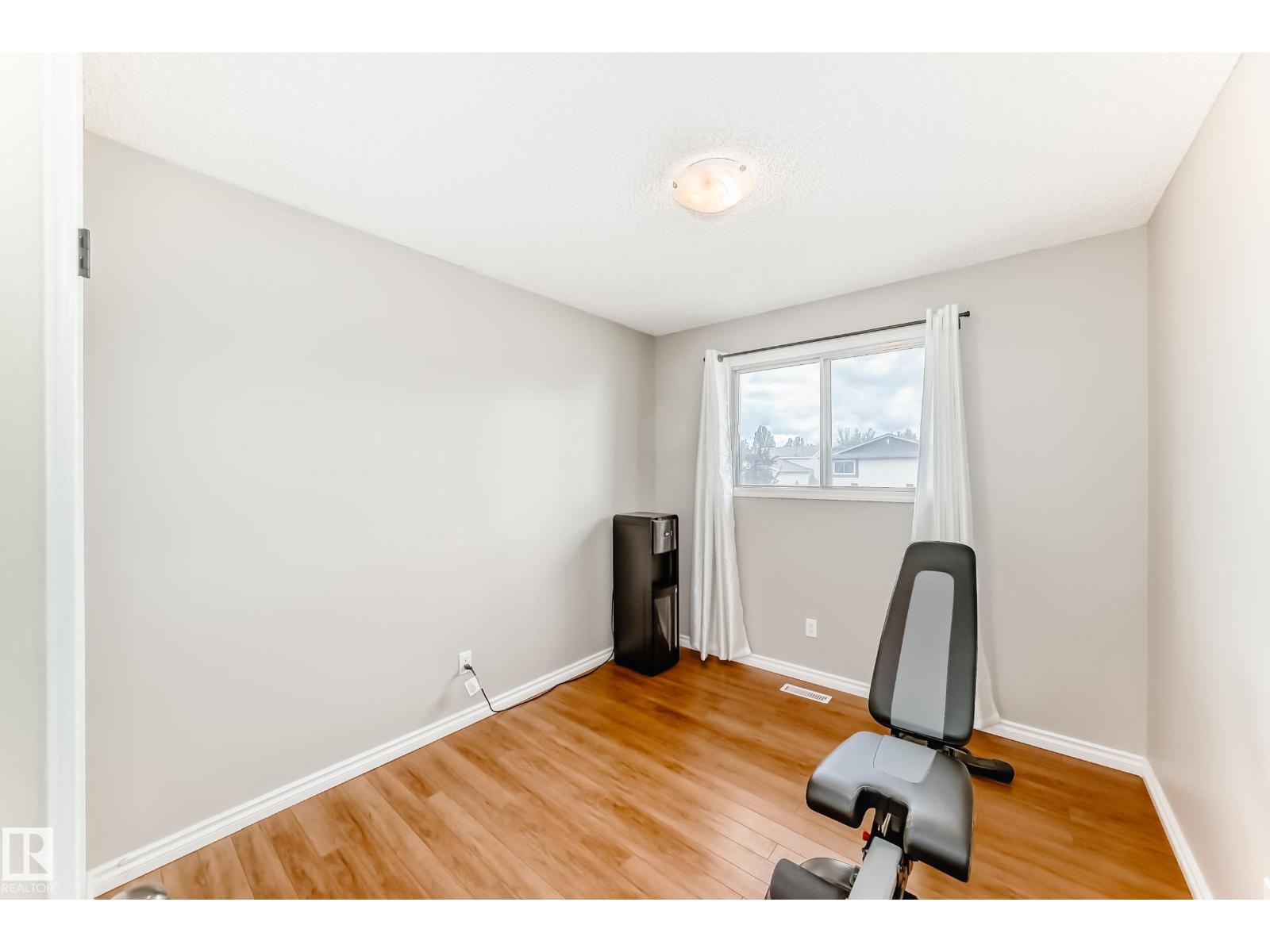 3909 39 AV — photo 34