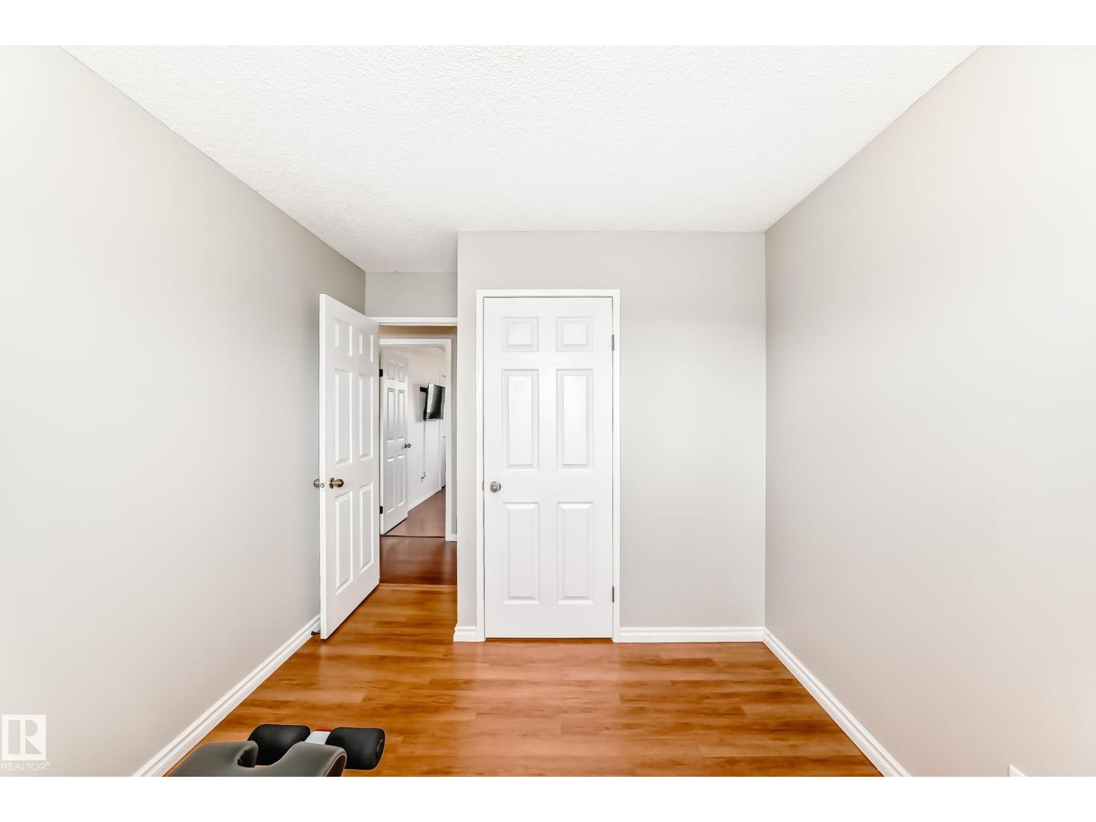 3909 39 AV — photo 35