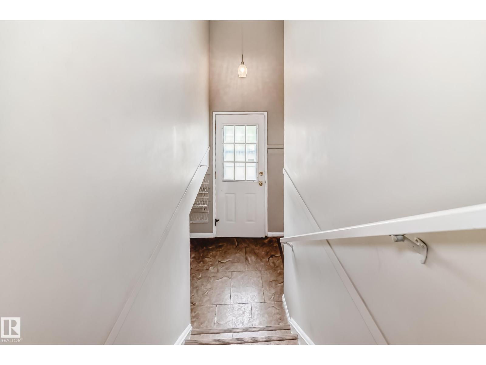 3909 39 AV — photo 38