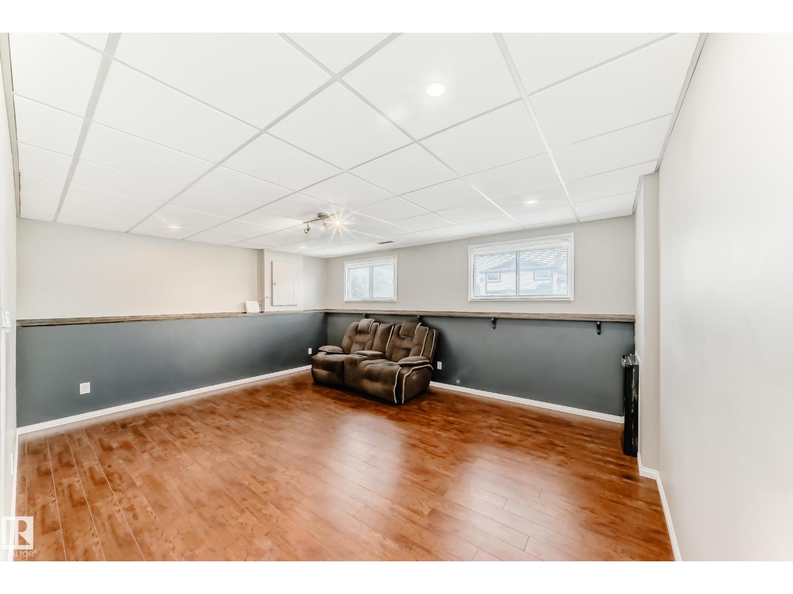 3909 39 AV — photo 39