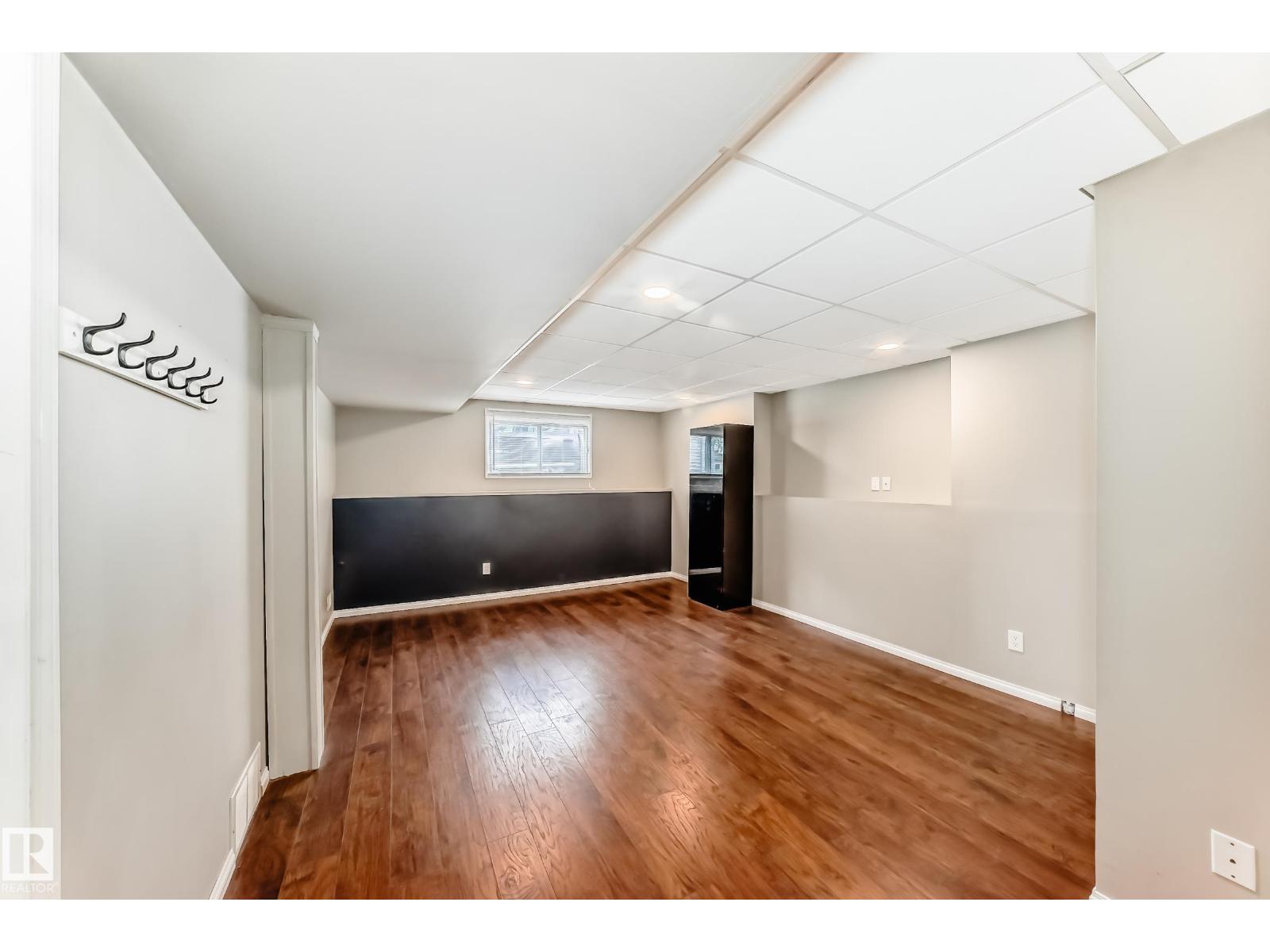 3909 39 AV — photo 42