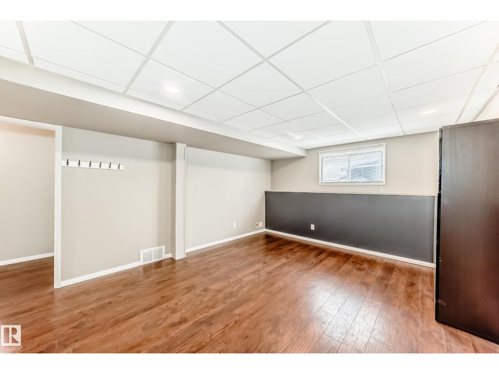3909 39 AV — photo 43