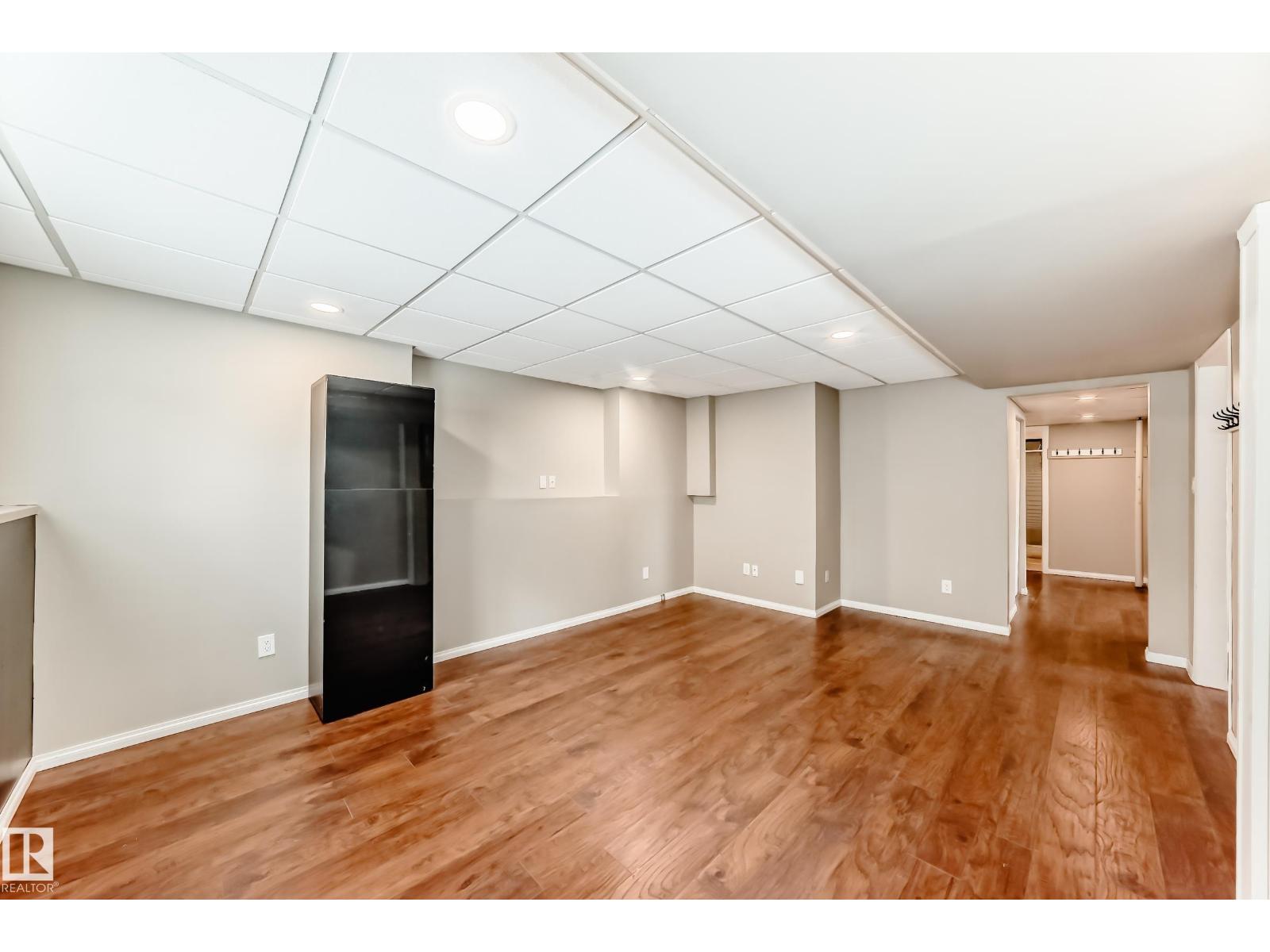 3909 39 AV — photo 45
