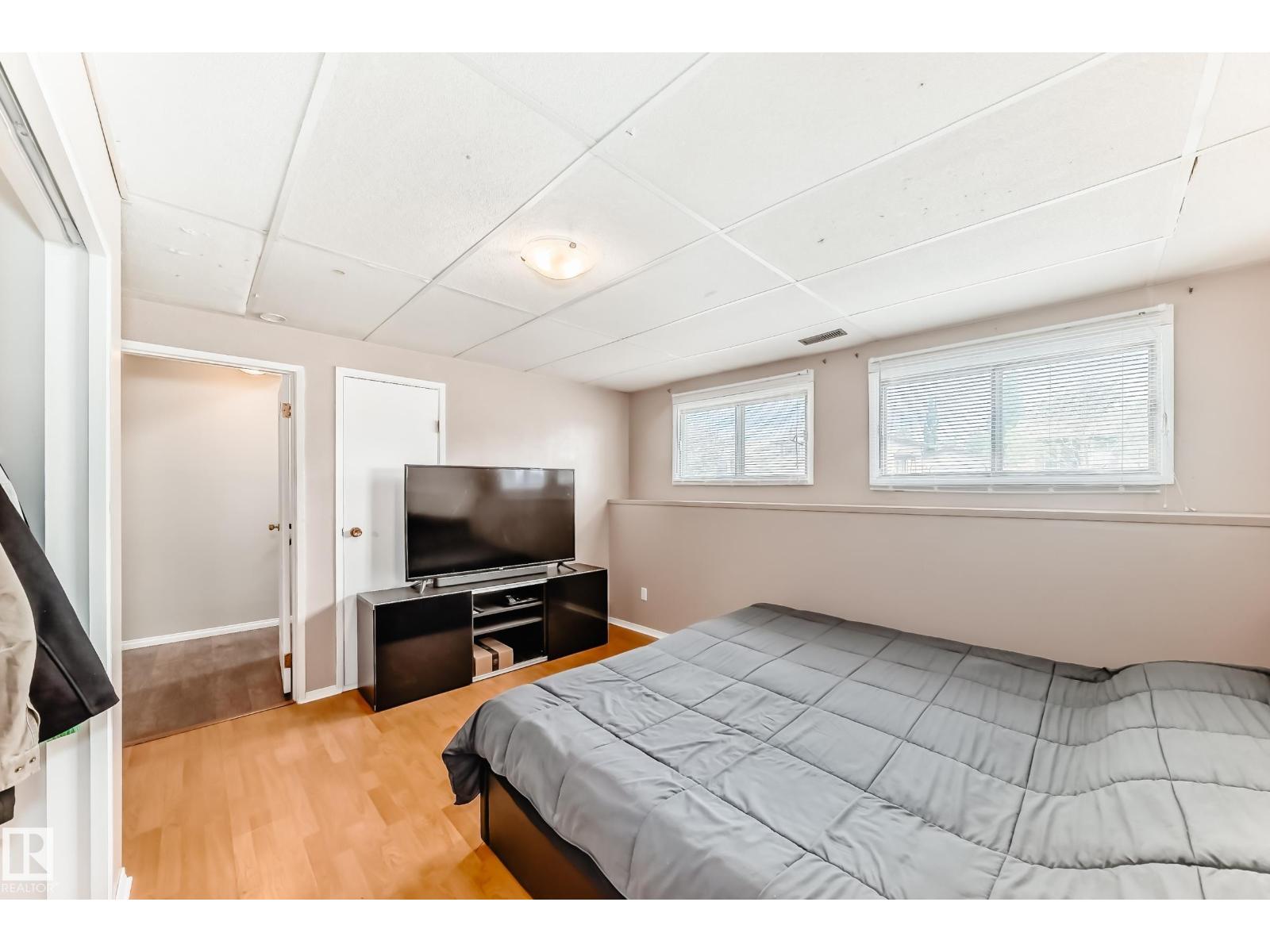 3909 39 AV — photo 48