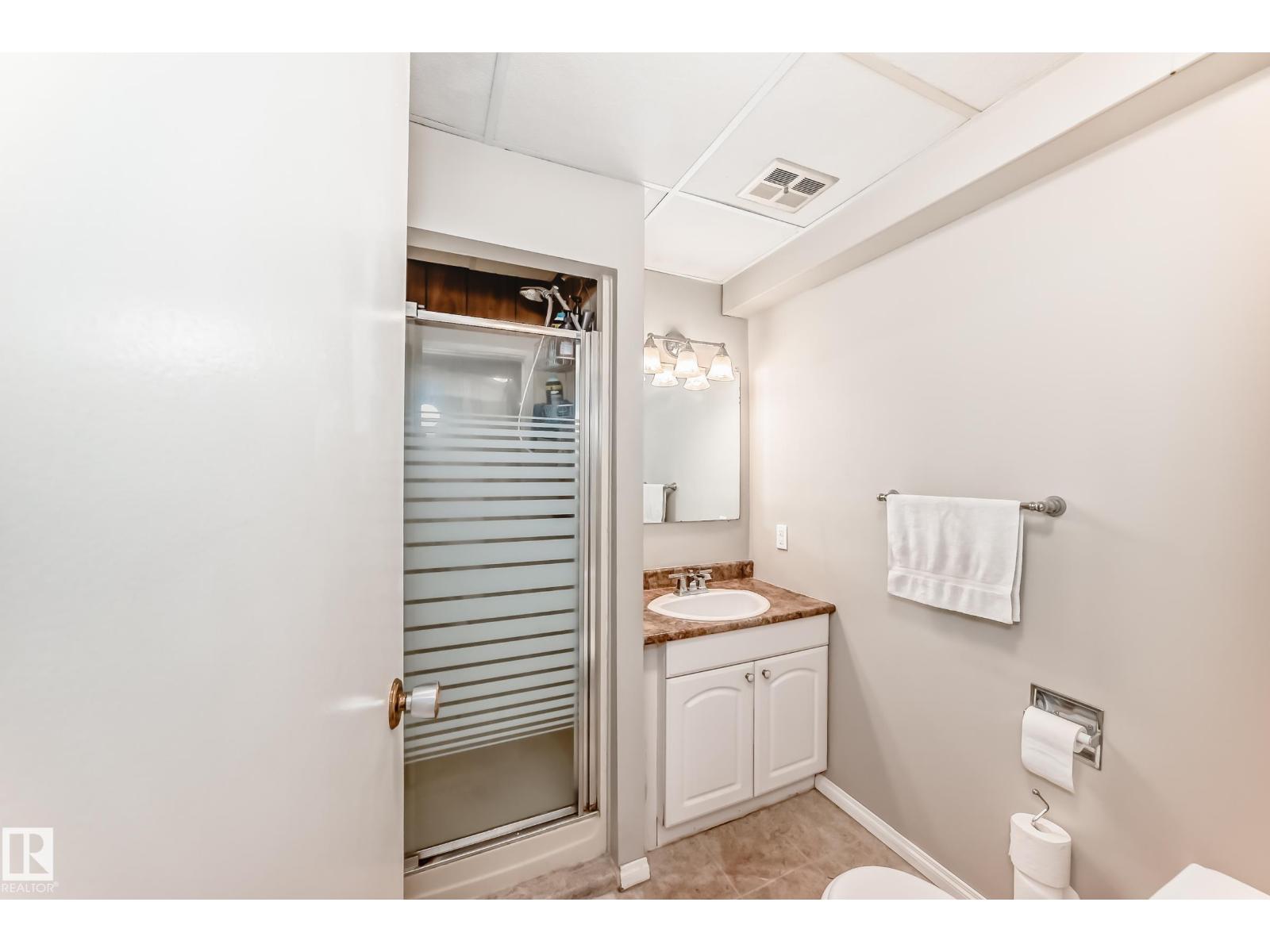 3909 39 AV — photo 49