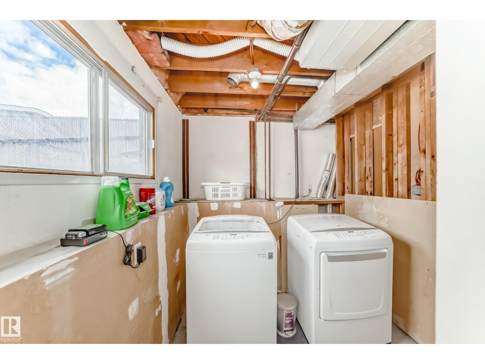 3909 39 AV — photo 51