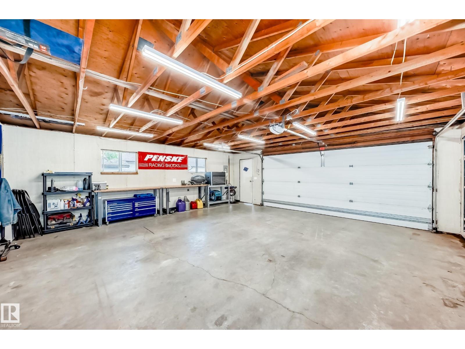 3909 39 AV — photo 52