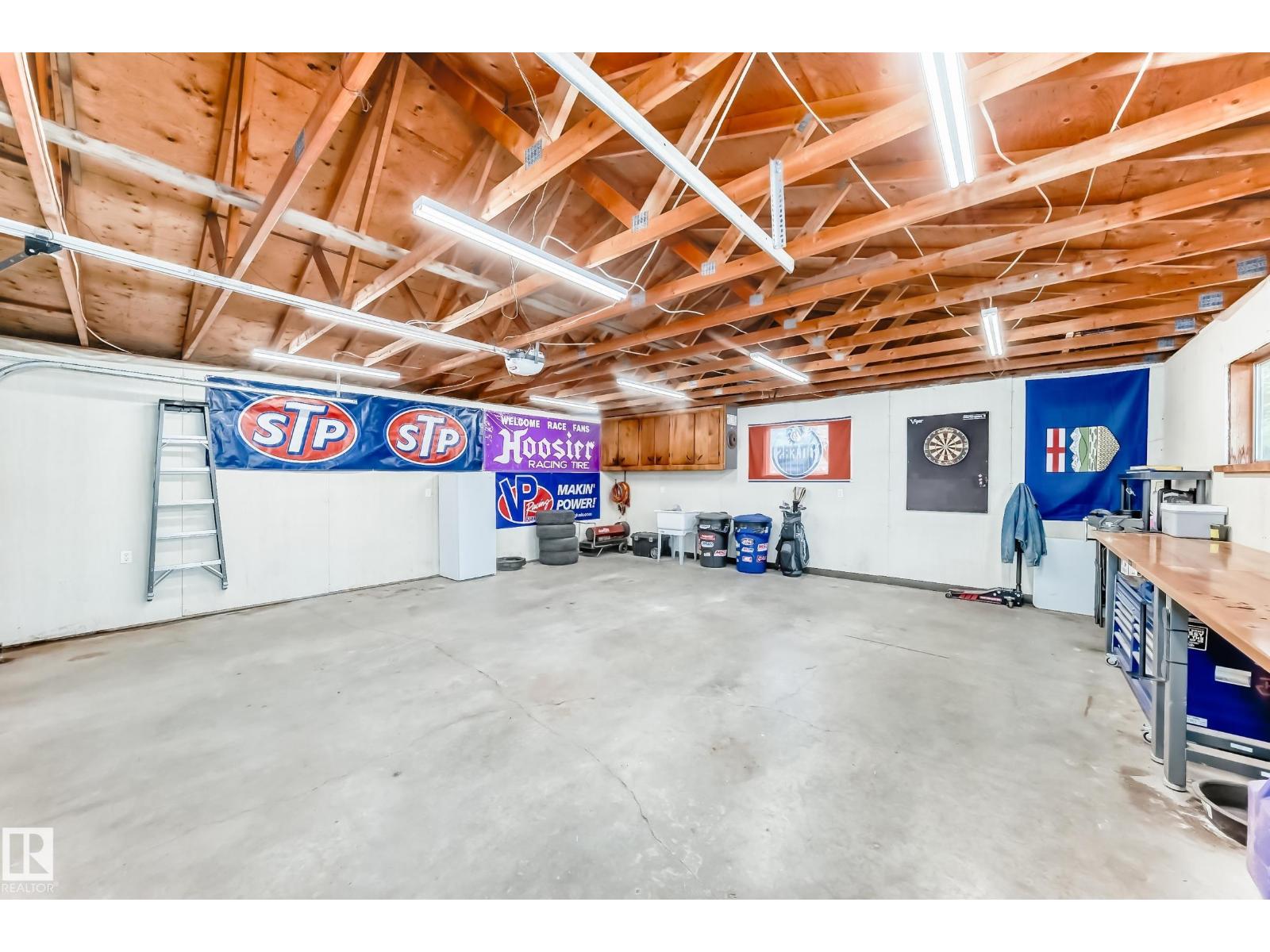 3909 39 AV — photo 54