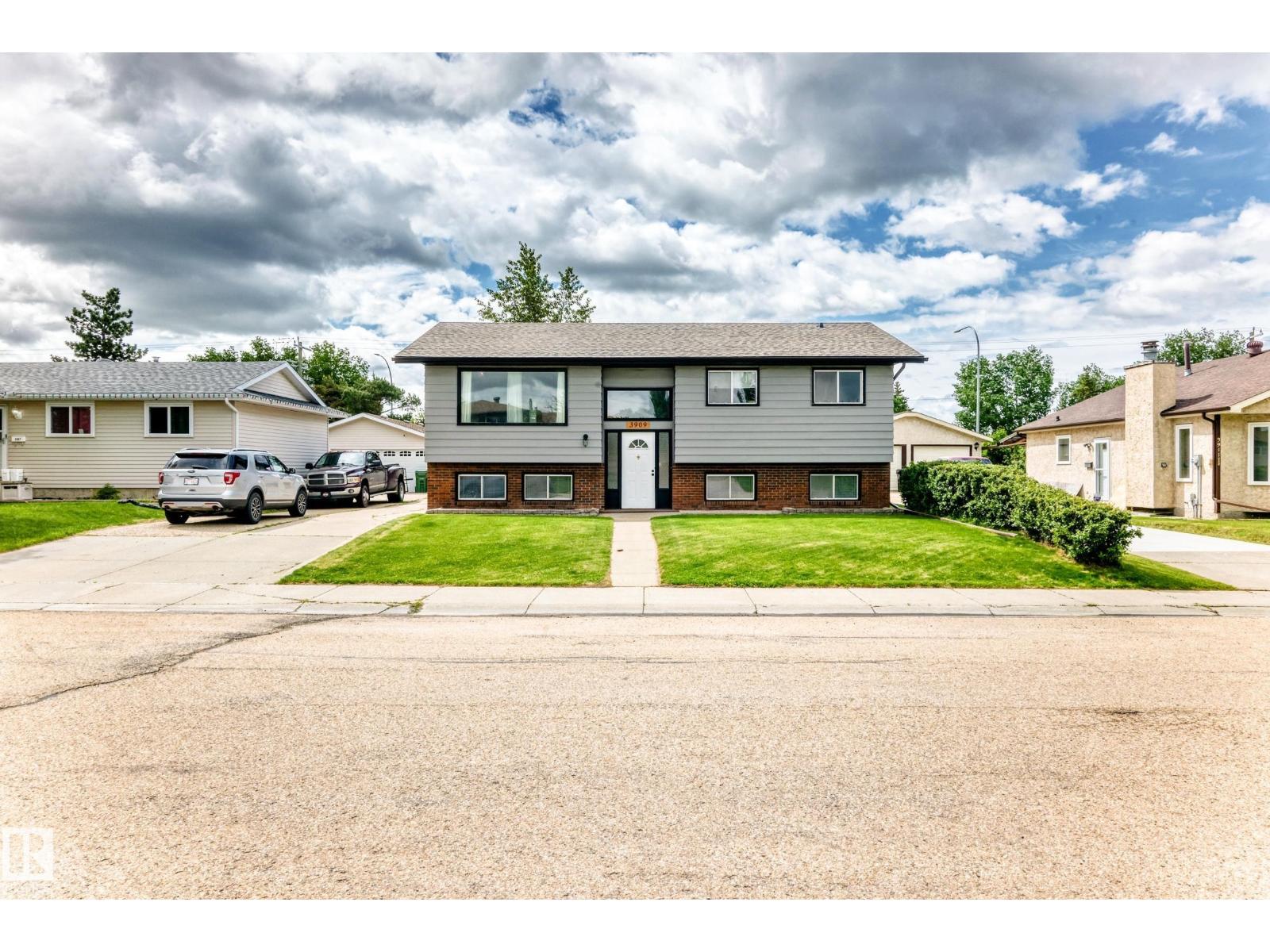 3909 39 AV — photo 62
